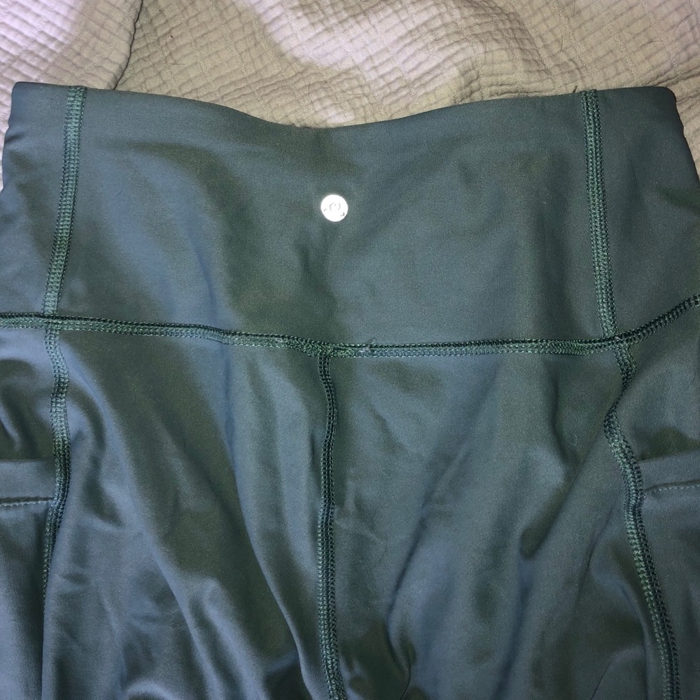 super cute and lightly worn leggings, no damages!